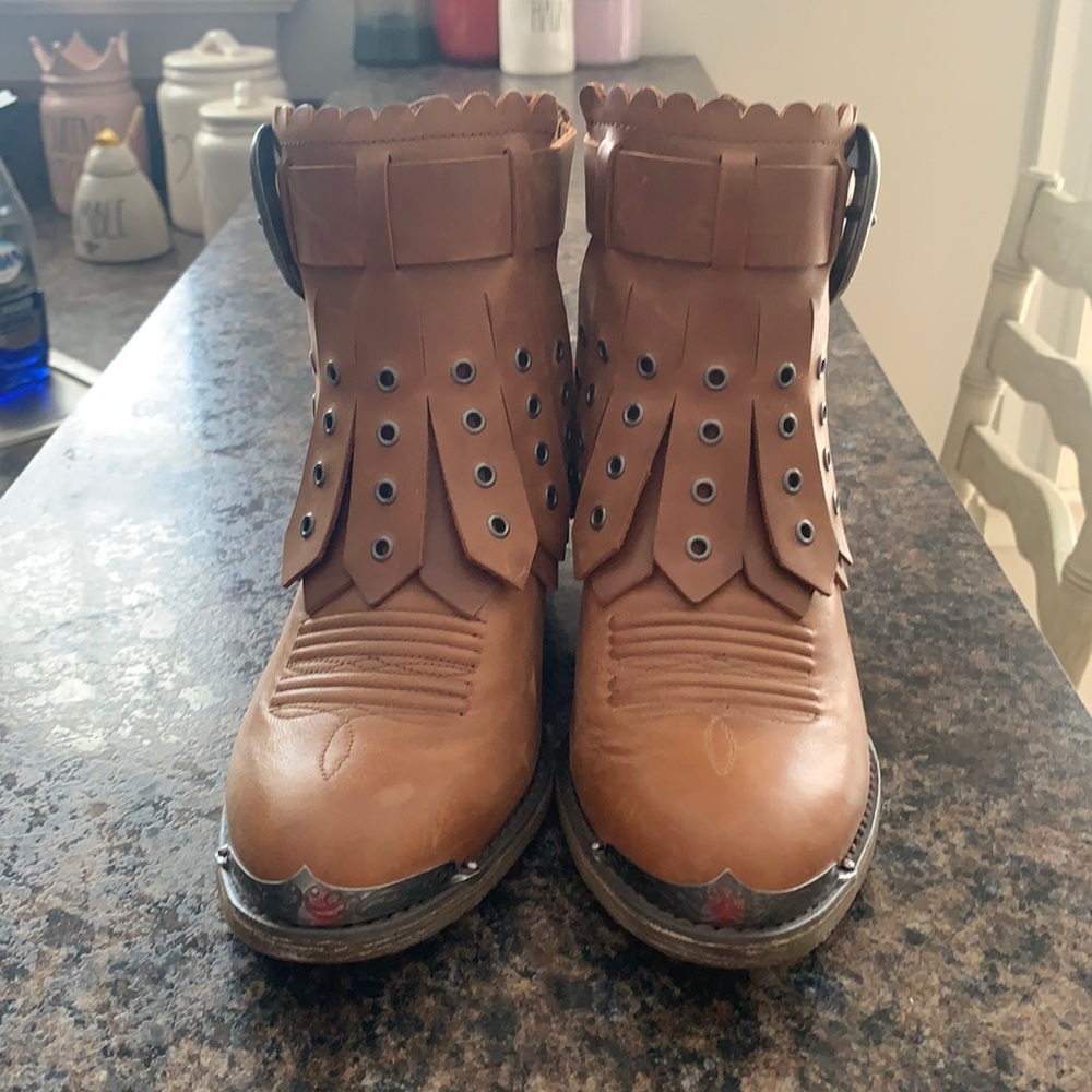 Arita fringe boots